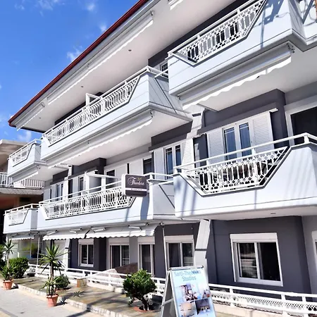 Aparthotel Theodora *